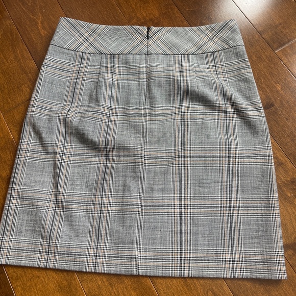 Fully lined suit skirt - Picture 2 of 4